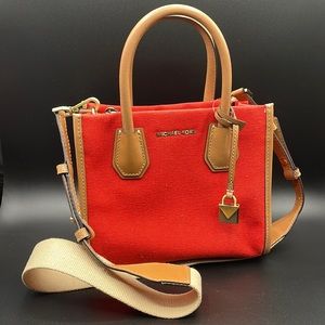 Michael Kors PRICE DROPPED! Michael Kors Mercer Medium Canvas Messenger Purse